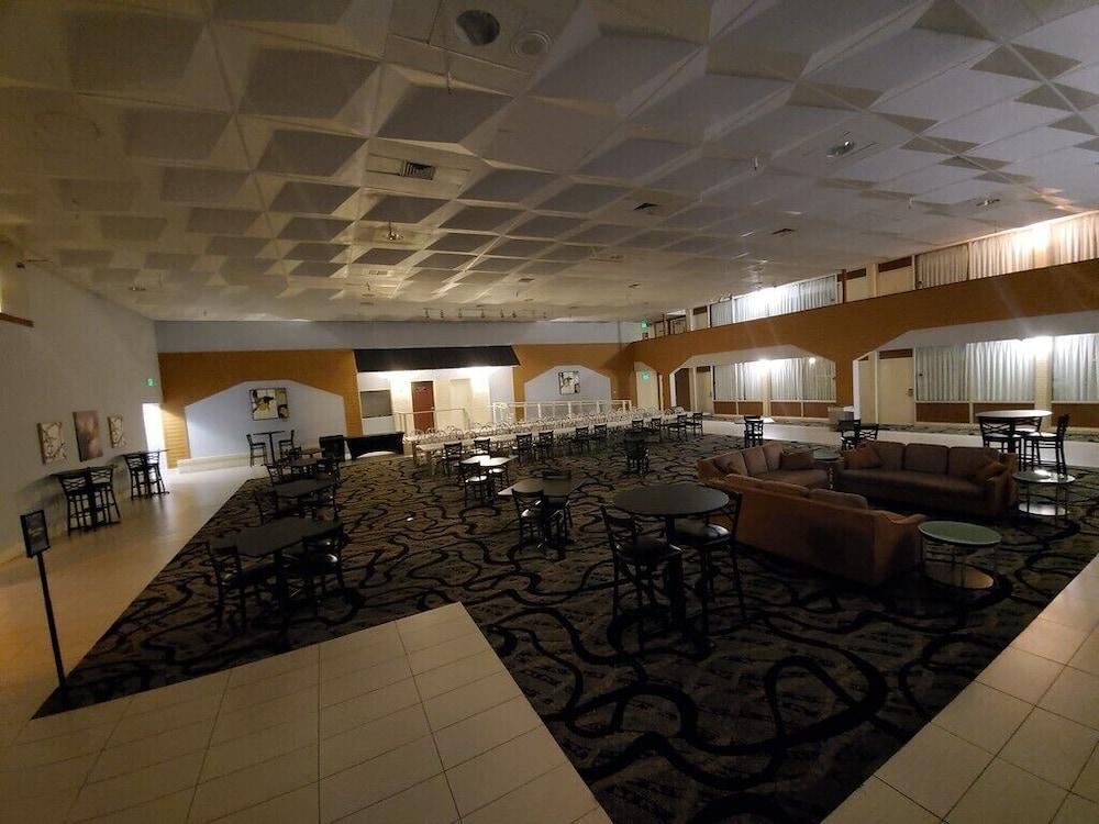 C3 Hotel And Convention Center Hastings Zewnętrze zdjęcie